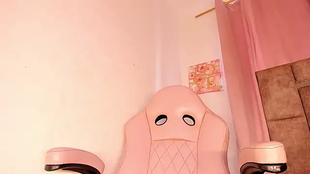 Snapshot of Mia_royal chatting on December 18, 2025, 8:48 pm Mia royal online show from December 18, 2025, 8:48 pm