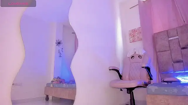 Snapshot of Mia_royal chatting on February 14, 2026, 9:00 pm Mia royal online show from February 14, 2026, 9:00 pm