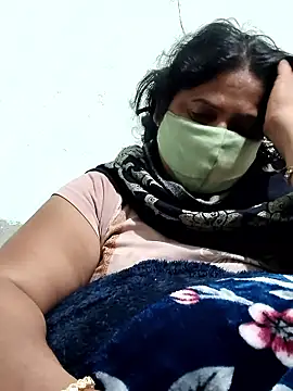 Snapshot of Mmm143 chatting on January 10, 2026, 4:36 am Mmm143 online show from January 10, 2026, 4:36 am