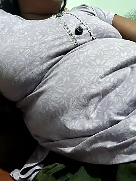 Snapshot of Mmm143 chatting on January 18, 2026, 4:22 pm Mmm143 online show from January 18, 2026, 4:22 pm