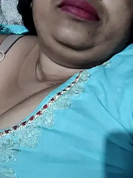 Snapshot of Mmm143 chatting on February 4, 2026, 4:29 am Mmm143 online show from February 4, 2026, 4:29 am