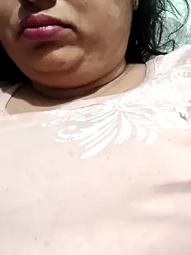 Snapshot of Mmm143 chatting on February 8, 2026, 2:37 am Mmm143 online show from February 8, 2026, 2:37 am