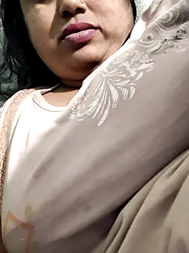 Snapshot of Mmm143 chatting on February 8, 2026, 2:42 pm Mmm143 online show from February 8, 2026, 2:42 pm