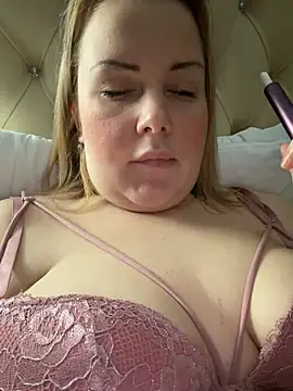 Snapshot of Piccolamonella29 chatting on January 17, 2026, 1:21 am Piccolamonella29 online show from January 17, 2026, 1:21 am