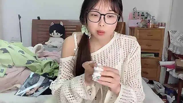 Snapshot of Akong11 chatting on November 30, 2025, 2:43 pm Akong11 online show from November 30, 2025, 2:43 pm