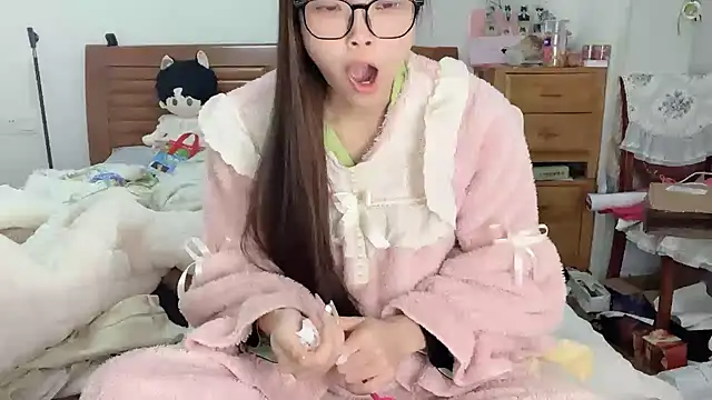 Snapshot of Akong11 chatting on December 3, 2025, 3:14 am Akong11 online show from December 3, 2025, 3:14 am