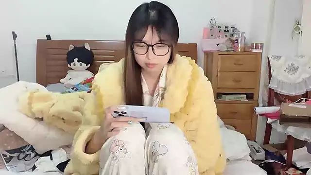 Snapshot of Akong11 chatting on December 5, 2025, 2:31 am Akong11 online show from December 5, 2025, 2:31 am