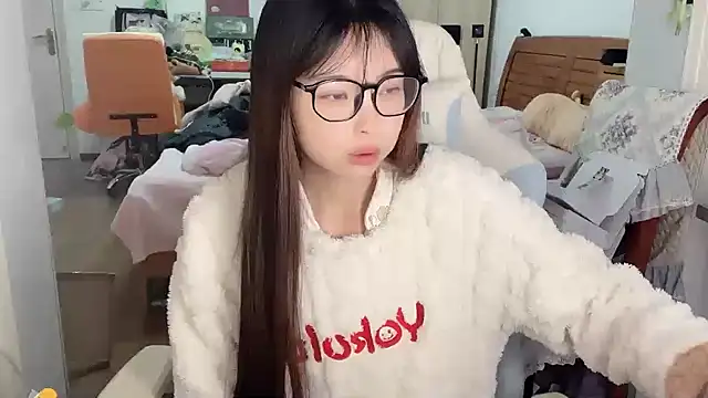 Snapshot of Akong11 chatting on December 21, 2025, 4:19 am Akong11 online show from December 21, 2025, 4:19 am