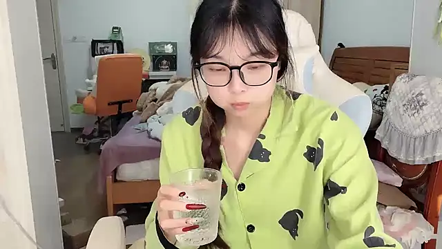 Snapshot of Akong11 chatting on January 12, 2026, 3:23 am Akong11 online show from January 12, 2026, 3:23 am