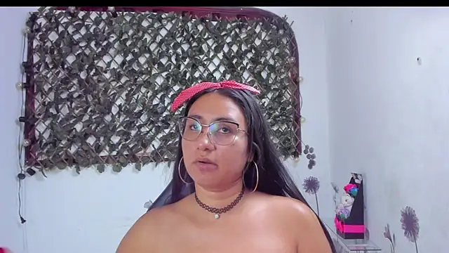 Luna021 1 online show from November 29, 2025, 8:12 pm