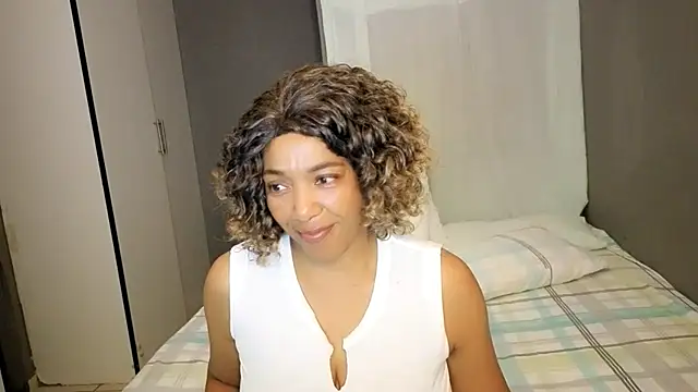 Snapshot of Lillyan_N chatting on February 25, 2026, 6:50 pm Lillyan N online show from February 25, 2026, 6:50 pm