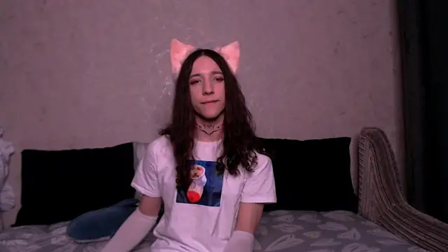 SilverMuse  online show from November 6, 2025, 6:42 pm