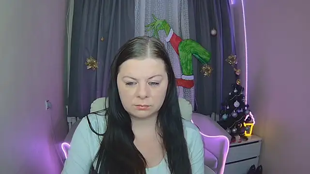 Snapshot of BritneyRaine chatting on December 19, 2025, 11:50 am BritneyRaine online show from December 19, 2025, 11:50 am