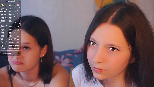 GabrielleLynchard online show from October 24, 2025, 7:43 pm