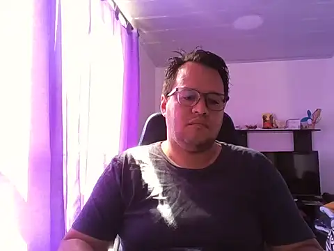 Snapshot of Alpha-Bear chatting on October 1, 2025, 2:23 pm Alpha-Bear online show from October 1, 2025, 2:23 pm