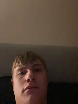 Snapshot of Sammyboy2211 chatting on October 27, 2025, 1:20 am Sammyboy2211 online show from October 27, 2025, 1:20 am