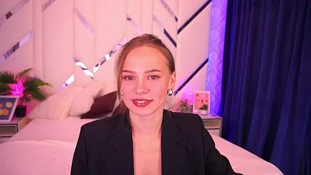 ShyySiren online show from October 14, 2025, 2:07 pm