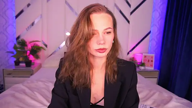 ShyySiren online show from November 8, 2025, 3:01 pm