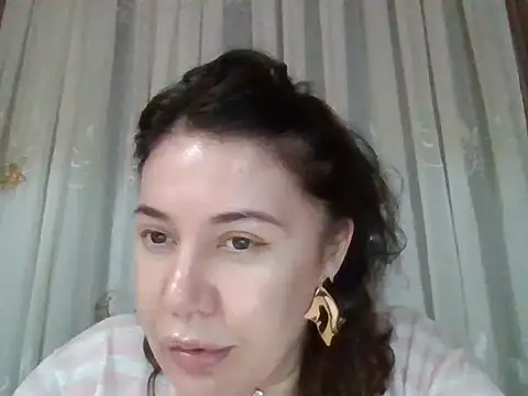 Snapshot of Lomivah chatting on January 8, 2026, 5:26 pm Lomivah online show from January 8, 2026, 5:26 pm