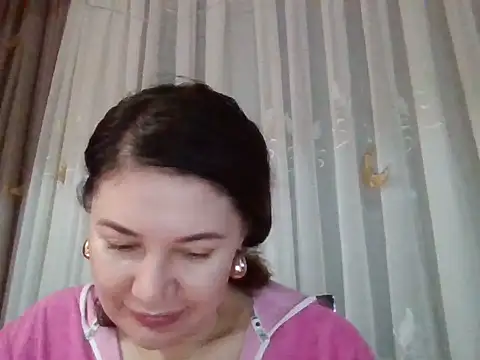 Snapshot of Lomivah chatting on January 15, 2026, 7:39 pm Lomivah online show from January 15, 2026, 7:39 pm