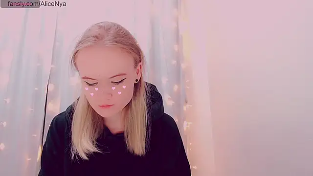 Snapshot of AliceNya_cute chatting on January 15, 2026, 5:56 am AliceNya cute online show from January 15, 2026, 5:56 am