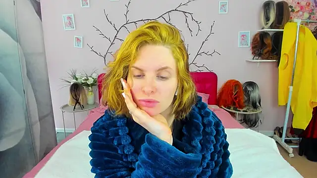 Snapshot of SabrinaRayX chatting on February 9, 2026, 10:08 am SabrinaRayX online show from February 9, 2026, 10:08 am