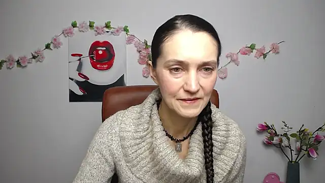 TayaFinch online show from November 10, 2025, 1:32 pm