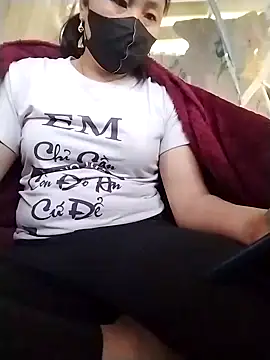 Snapshot of Emmyly_123 chatting on January 13, 2026, 5:35 am Emmyly 123 online show from January 13, 2026, 5:35 am