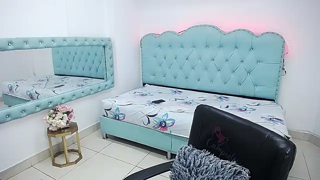 Snapshot of Cordelia_Perlman chatting on November 5, 2025, 1:00 pm Cordelia Perlman online show from November 5, 2025, 1:00 pm