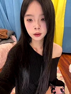 Snapshot of qiqi_x chatting on November 17, 2025, 2:23 pm qiqi x online show from November 17, 2025, 2:23 pm