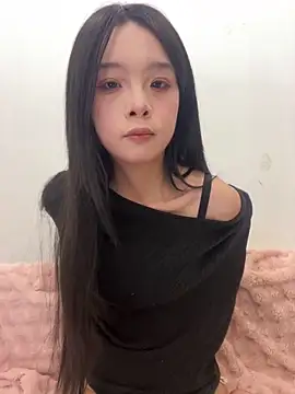 Snapshot of qiqi_x chatting on December 2, 2025, 2:12 pm qiqi x online show from December 2, 2025, 2:12 pm