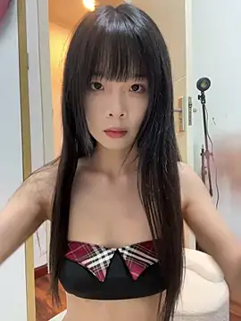 Snapshot of qiqi_x chatting on April 28, 2026, 12:43 pm qiqi x online show from April 28, 2026, 12:43 pm