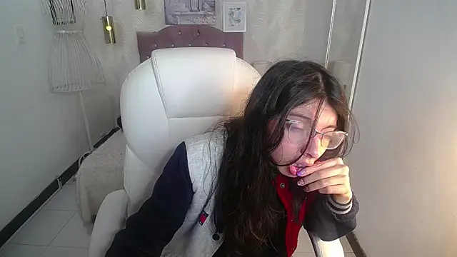 alllyson  online show from November 14, 2025, 8:51 pm