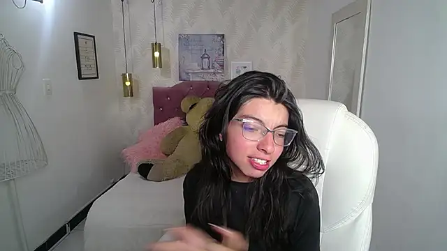 alllyson  online show from December 4, 2025, 8:06 pm