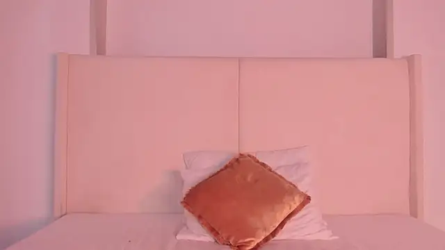 Sofi glow online show from February 4, 2026, 8:03 pm