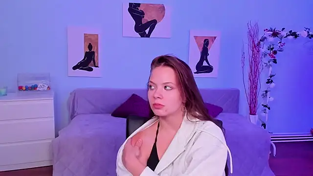 BetsyKiss online show from September 19, 2025, 7:32 am