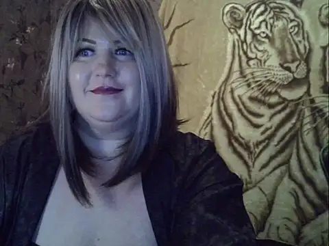 Snapshot of YuliiaSan chatting on December 18, 2025, 5:57 am YuliiaSan online show from December 18, 2025, 5:57 am