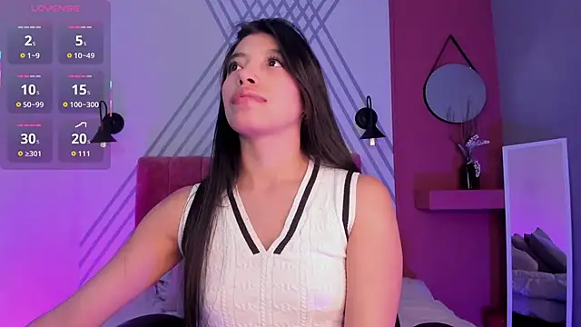 Snapshot of Tiffany_Low chatting on October 12, 2025, 5:56 pm Tiffany Low online show from October 12, 2025, 5:56 pm