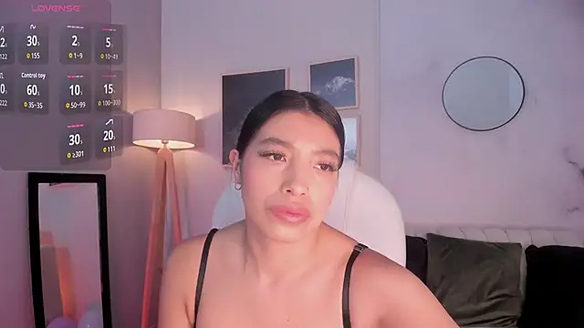 Snapshot of Tiffany_Low chatting on October 16, 2025, 1:34 pm Tiffany Low online show from October 16, 2025, 1:34 pm