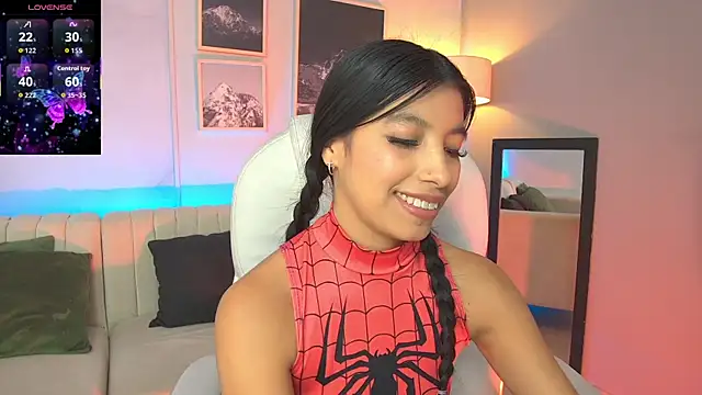 Snapshot of Tiffany_Low chatting on October 26, 2025, 4:24 pm Tiffany Low online show from October 26, 2025, 4:24 pm