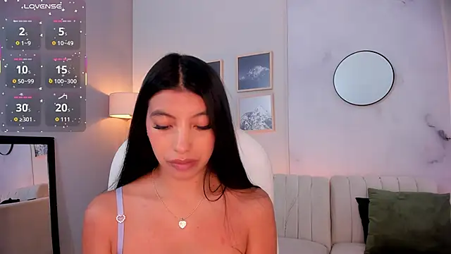 Snapshot of Tiffany_Low chatting on November 20, 2025, 12:27 pm Tiffany Low online show from November 20, 2025, 12:27 pm