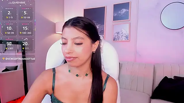 Snapshot of Tiffany_Low chatting on December 1, 2025, 1:27 pm Tiffany Low online show from December 1, 2025, 1:27 pm