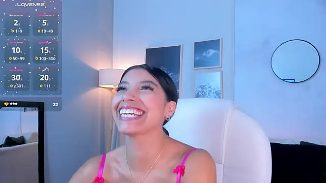 Snapshot of Tiffany_Low chatting on December 3, 2025, 1:09 pm Tiffany Low online show from December 3, 2025, 1:09 pm