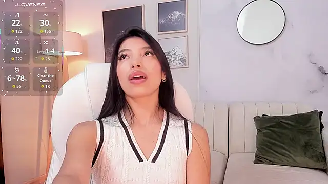 Snapshot of Tiffany_Low chatting on January 15, 2026, 3:27 pm Tiffany Low online show from January 15, 2026, 3:27 pm