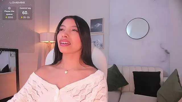 Snapshot of Tiffany_Low chatting on January 18, 2026, 2:21 pm Tiffany Low online show from January 18, 2026, 2:21 pm