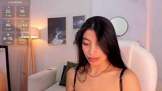 Snapshot of Tiffany_Low chatting on February 3, 2026, 1:16 pm Tiffany Low online show from February 3, 2026, 1:16 pm