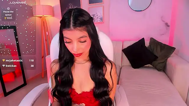 Snapshot of Tiffany_Low chatting on February 14, 2026, 1:30 pm Tiffany Low online show from February 14, 2026, 1:30 pm