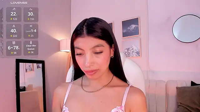 Snapshot of Tiffany_Low chatting on February 19, 2026, 2:02 pm Tiffany Low online show from February 19, 2026, 2:02 pm