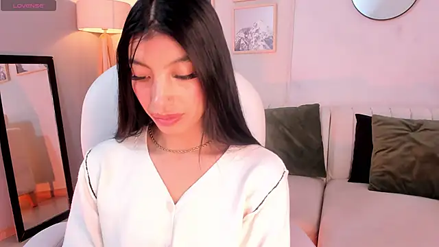 Snapshot of Tiffany_Low chatting on February 25, 2026, 2:59 pm Tiffany Low online show from February 25, 2026, 2:59 pm