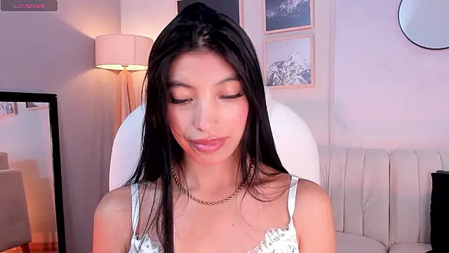 Snapshot of Tiffany_Low chatting on February 28, 2026, 1:23 pm Tiffany Low online show from February 28, 2026, 1:23 pm